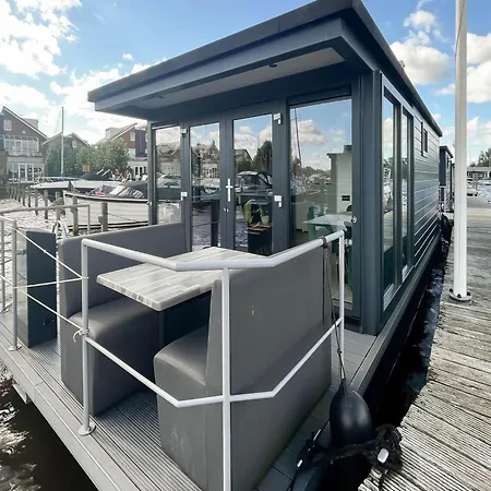 Unique Houseboat On Uitgeester *