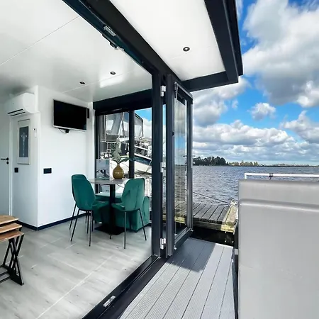 Unique Houseboat On Uitgeester